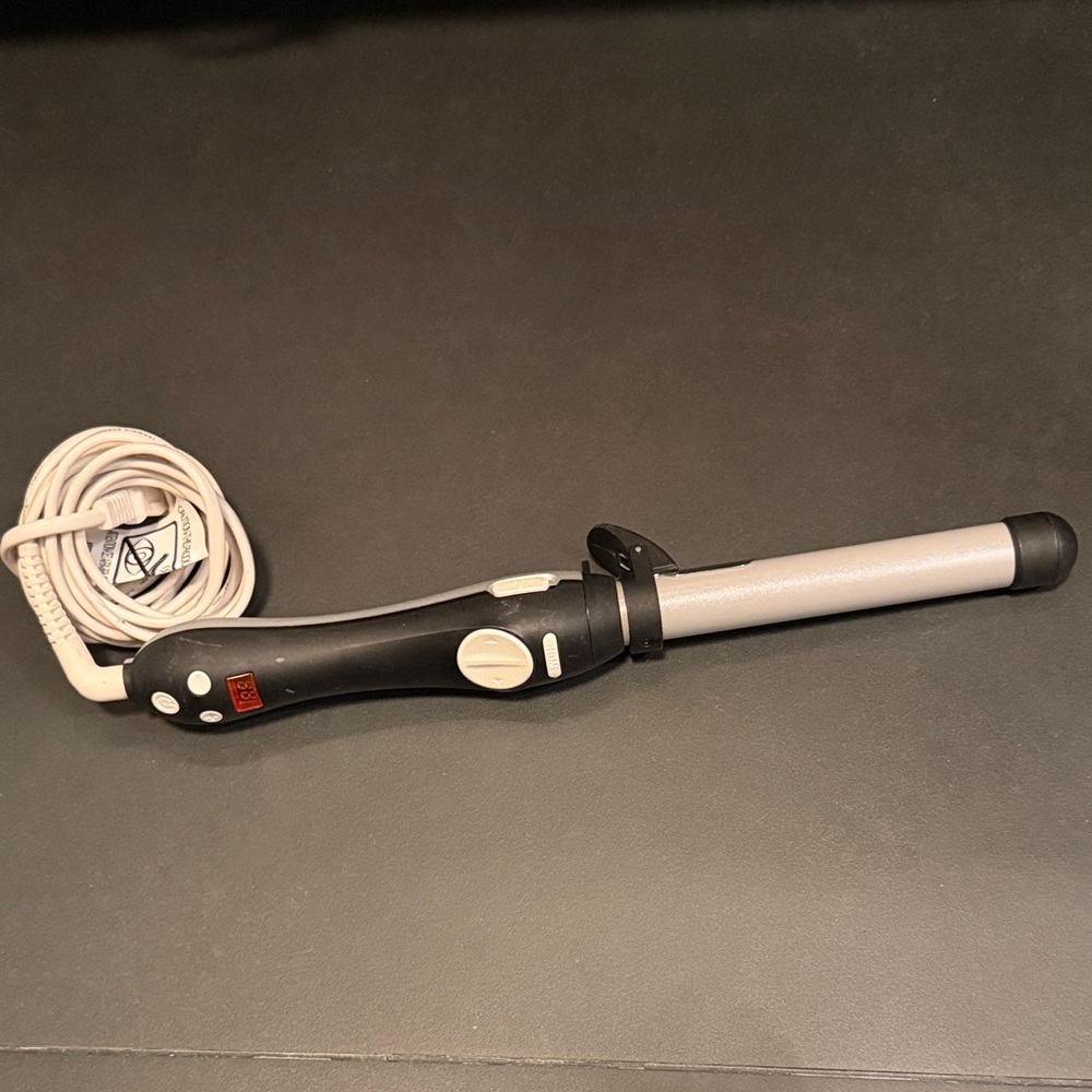 Black and Silver Beachwaver Curling Iron